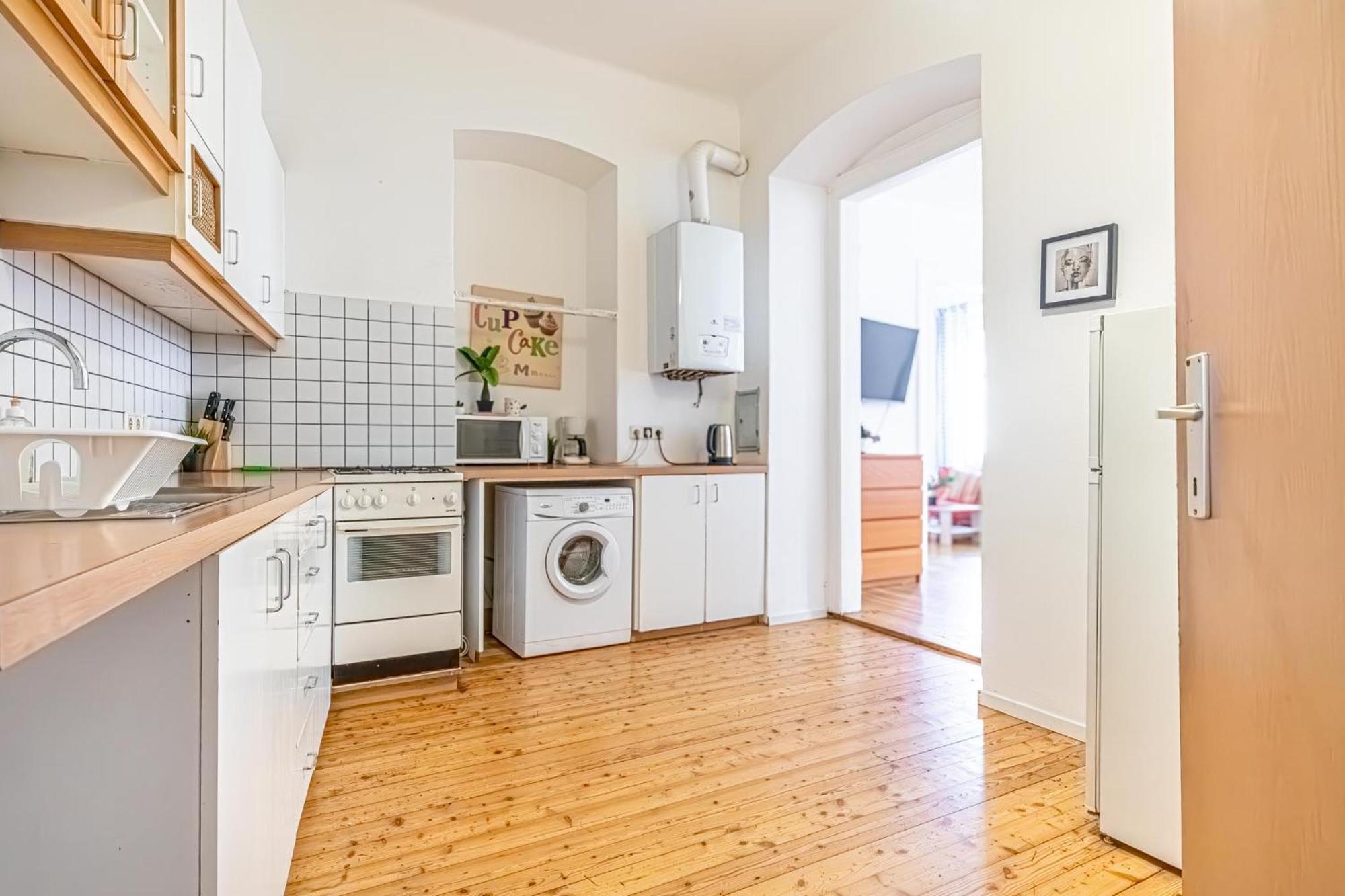 Simple Apartment near Wiener Stadthalle Exterior foto