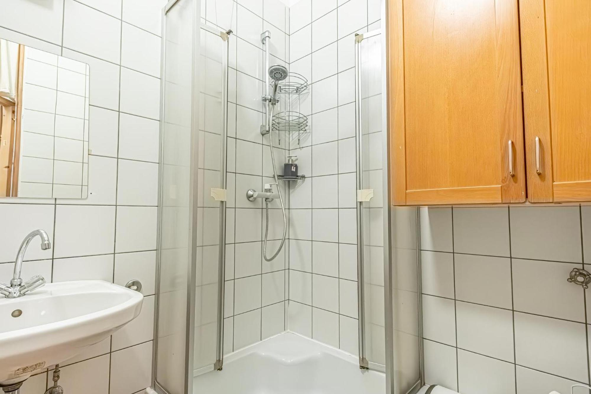 Simple Apartment near Wiener Stadthalle Exterior foto