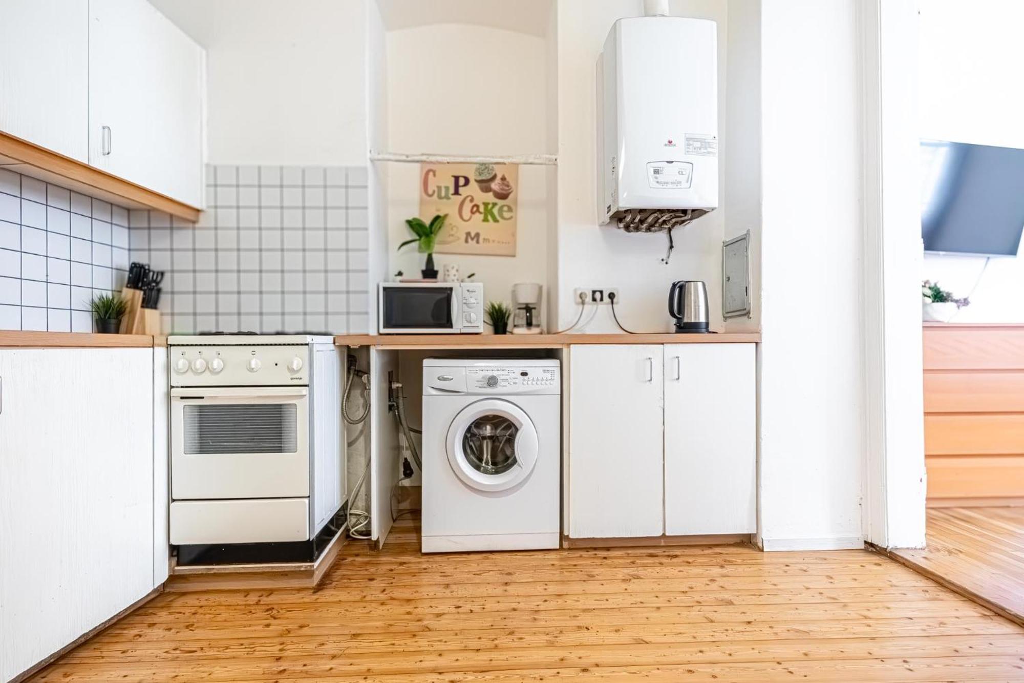 Simple Apartment near Wiener Stadthalle Exterior foto